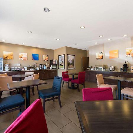Comfort Inn East Ουιτσιτά Εξωτερικό φωτογραφία