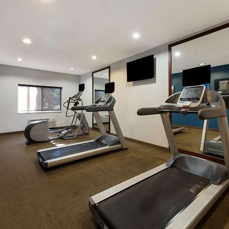 Comfort Inn East Ουιτσιτά Εξωτερικό φωτογραφία