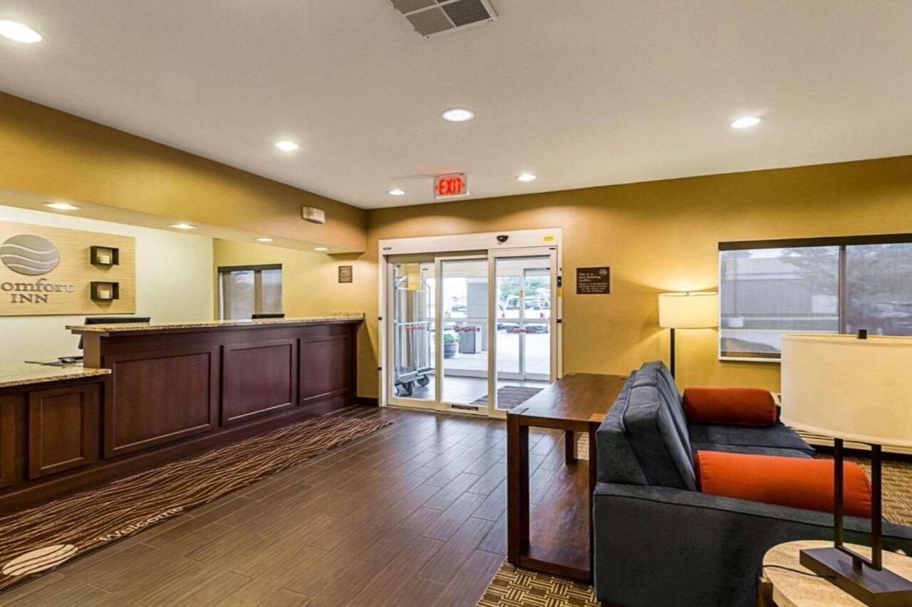 Comfort Inn East Ουιτσιτά Εξωτερικό φωτογραφία
