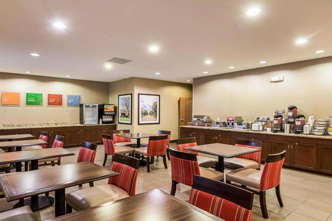 Comfort Inn East Ουιτσιτά Εξωτερικό φωτογραφία