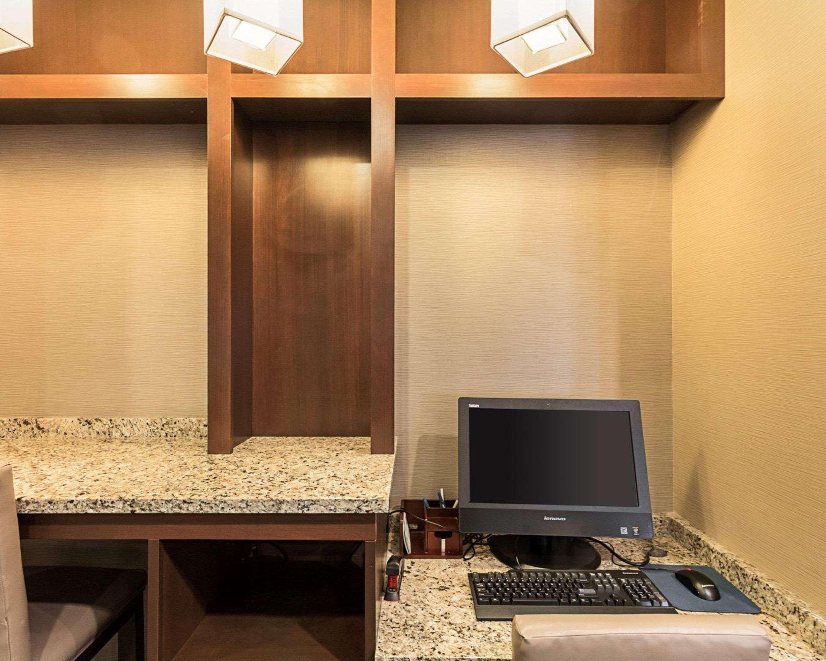 Comfort Inn East Ουιτσιτά Εξωτερικό φωτογραφία