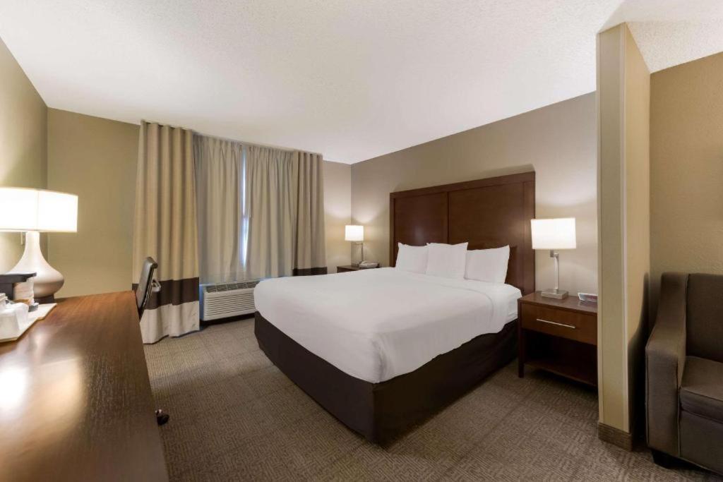 Comfort Inn East Ουιτσιτά Εξωτερικό φωτογραφία