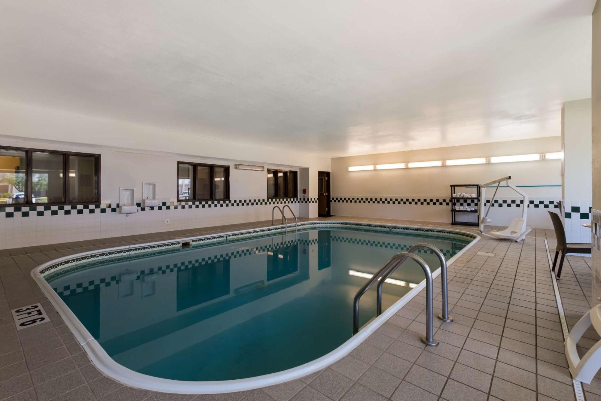 Comfort Inn East Ουιτσιτά Εξωτερικό φωτογραφία