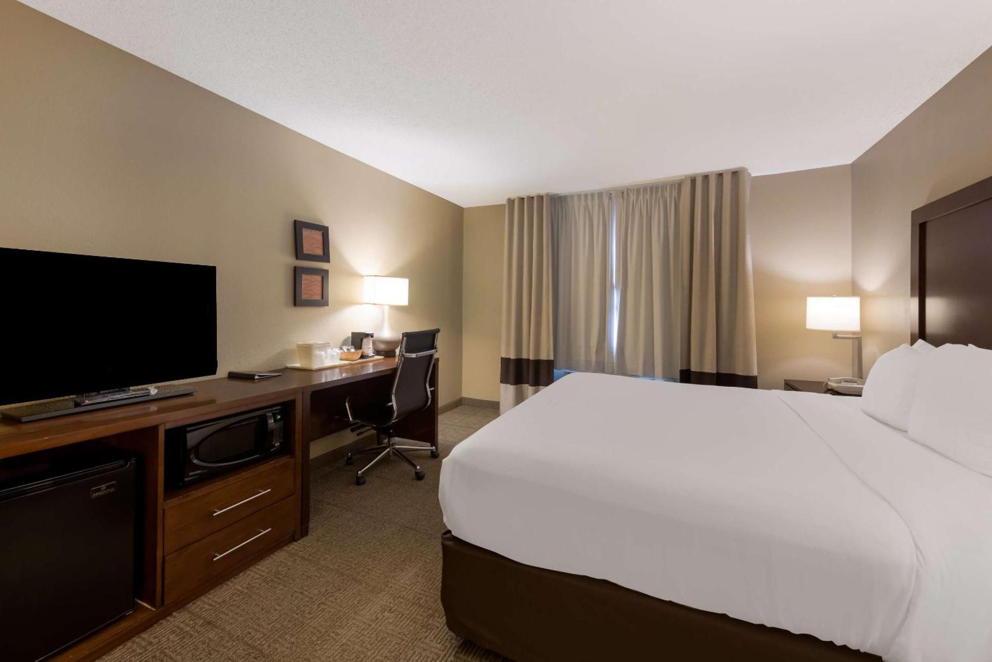 Comfort Inn East Ουιτσιτά Εξωτερικό φωτογραφία