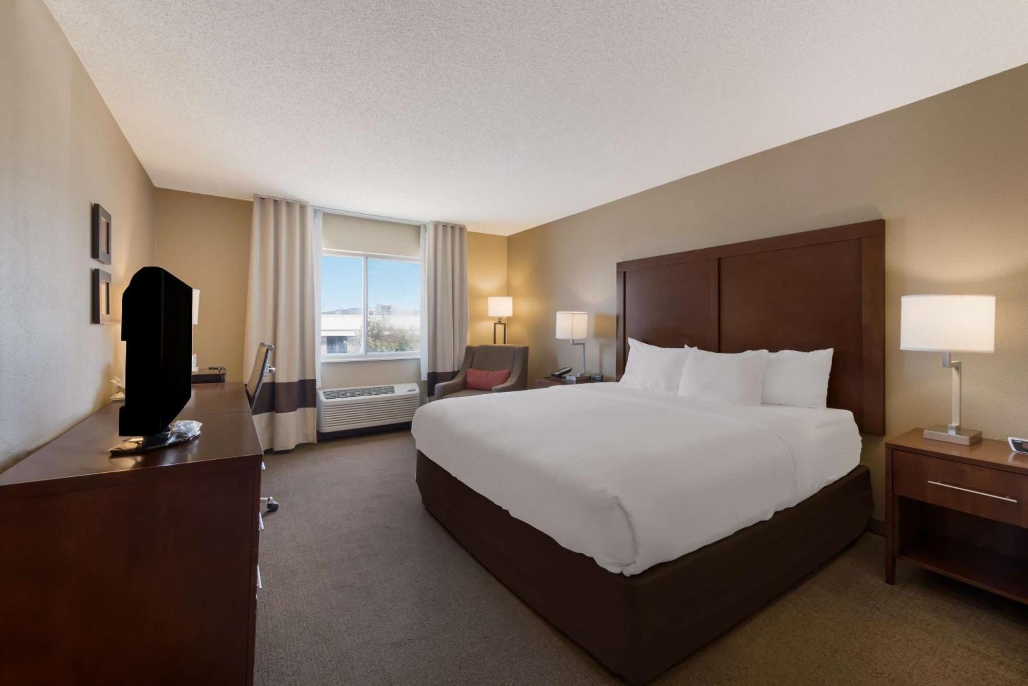 Comfort Inn East Ουιτσιτά Εξωτερικό φωτογραφία