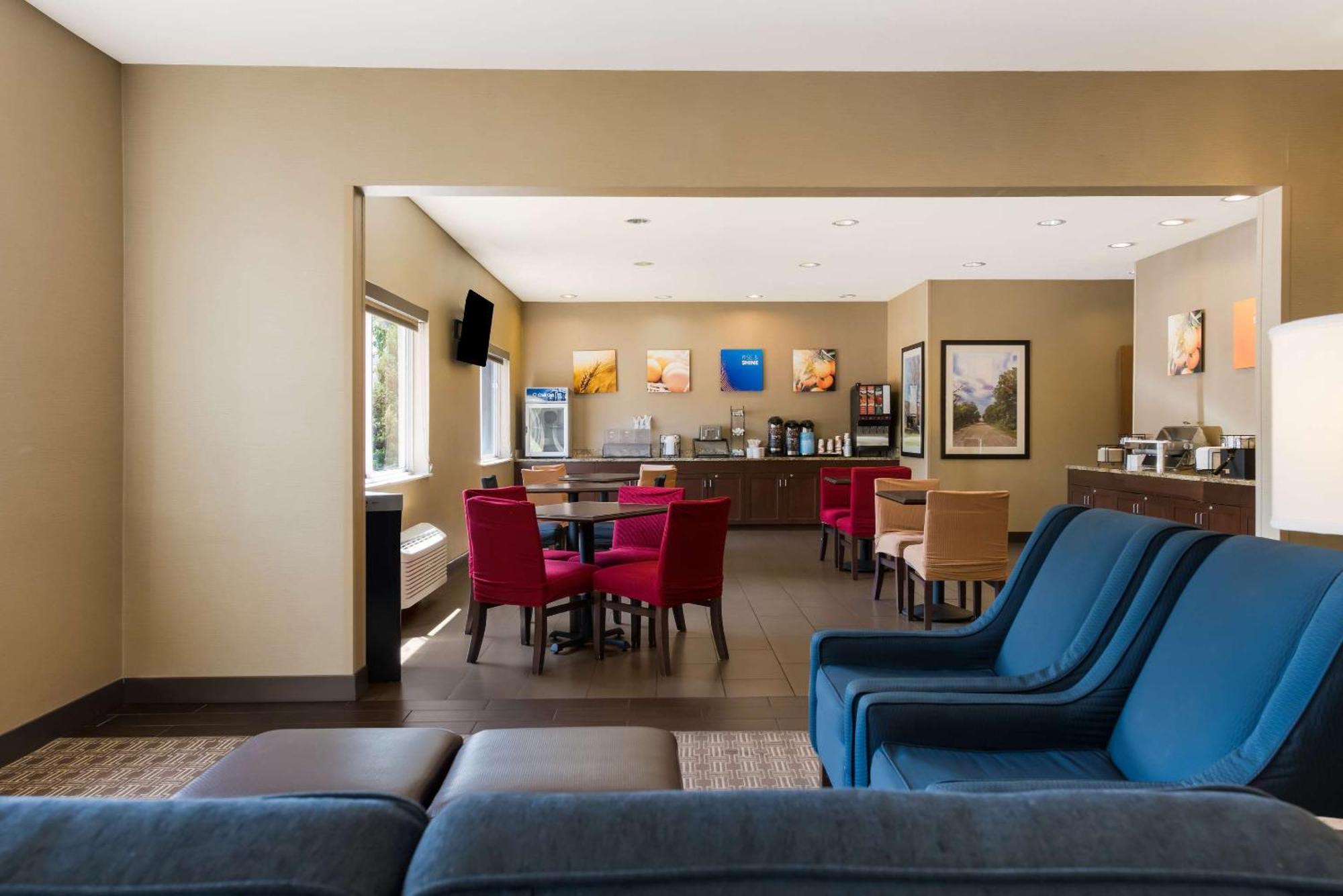 Comfort Inn East Ουιτσιτά Εξωτερικό φωτογραφία