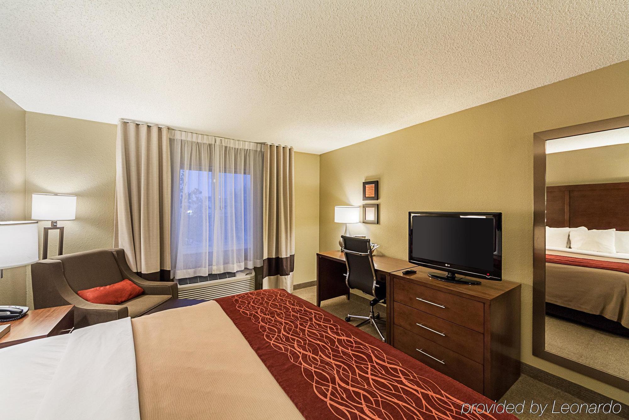 Comfort Inn East Ουιτσιτά Εξωτερικό φωτογραφία